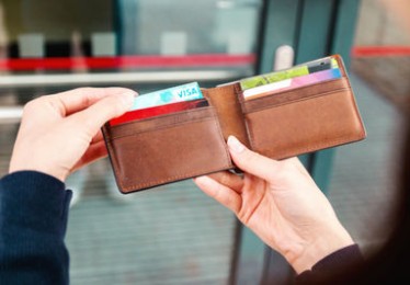 信用卡逾期从哪里查询，坏账会被限制高消费吗