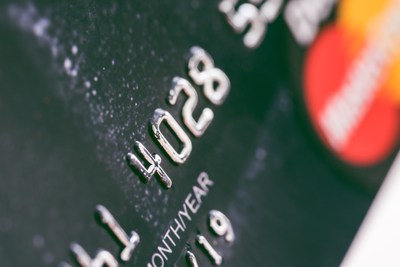 信用卡分期利息是多少？欠款一万一个月利息多少？